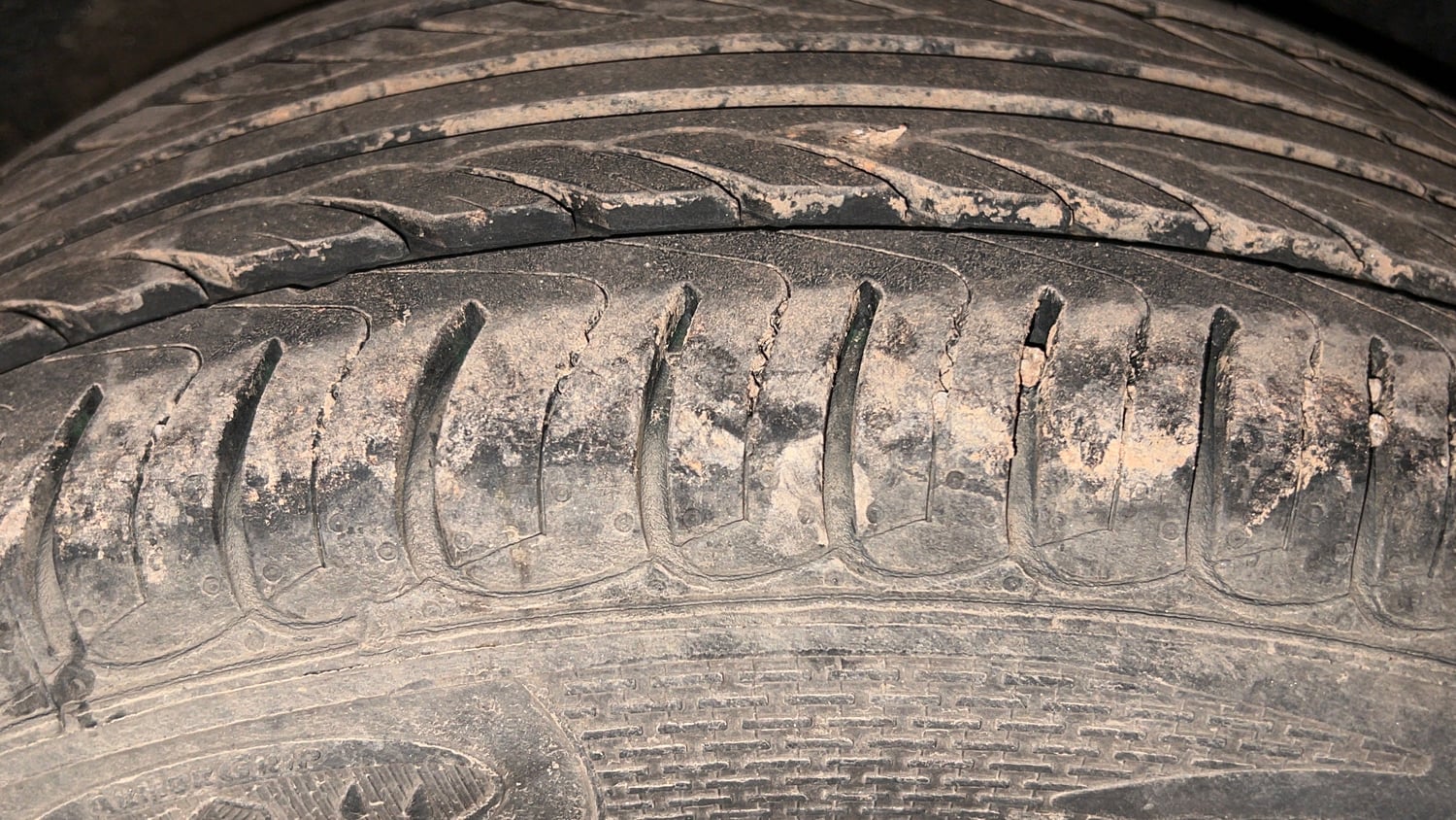 Used 2021 Ford EcoSport Titanium Plus 1.5L Ti-VCT AT Petrol Automatic tyres LEFT REAR TYRE TREAD VIEW