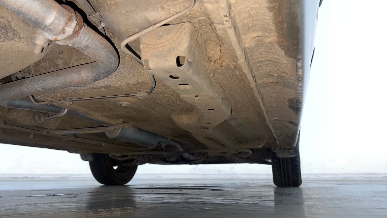 Used 2019 Tata Tiago Revotron XZ w/o Alloy Petrol Manual extra REAR RIGHT UNDERBODY VIEW