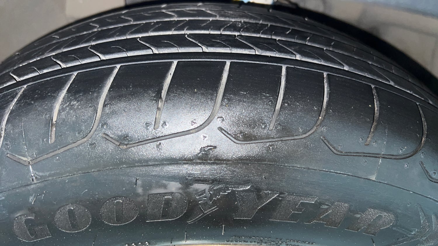 Used 2018 Ford EcoSport Titanium + 1.5L Ti-VCT AT Petrol Automatic tyres LEFT FRONT TYRE TREAD VIEW