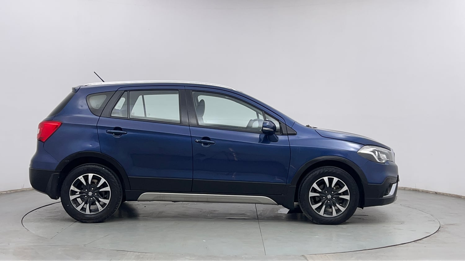 Used 2017 Maruti Suzuki S-Cross Alpha 1.3 Diesel Manual exterior RIGHT SIDE VIEW