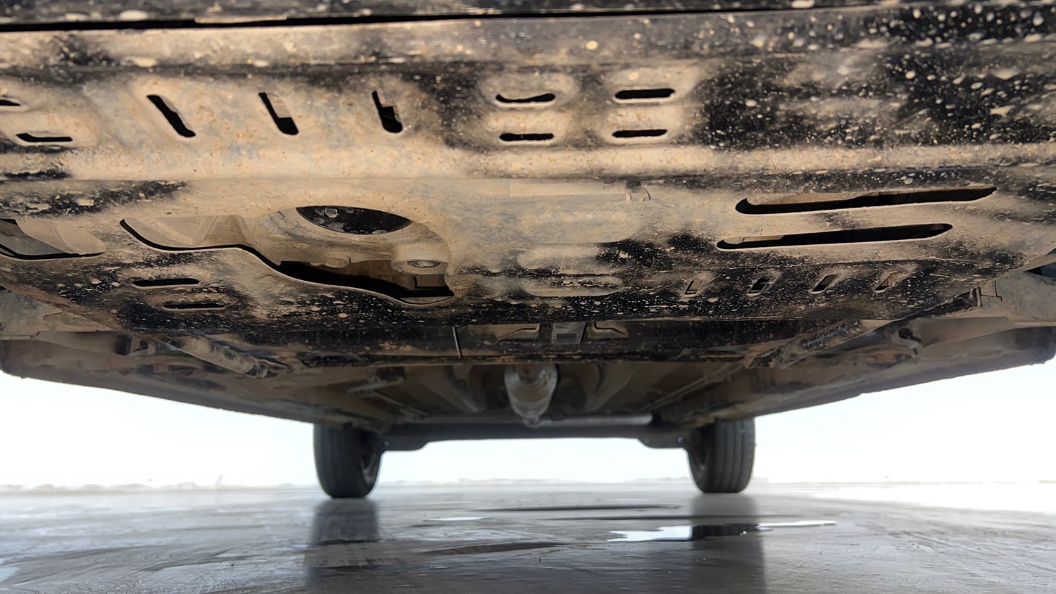 Used 2020 Renault Triber RXZ Petrol Manual extra FRONT LEFT UNDERBODY VIEW