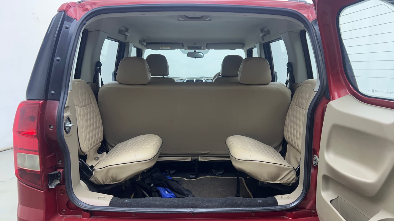 Used 2017 Mahindra TUV300 T8 mHAWK100 Diesel Manual interior DICKY DOOR OPEN VIEW