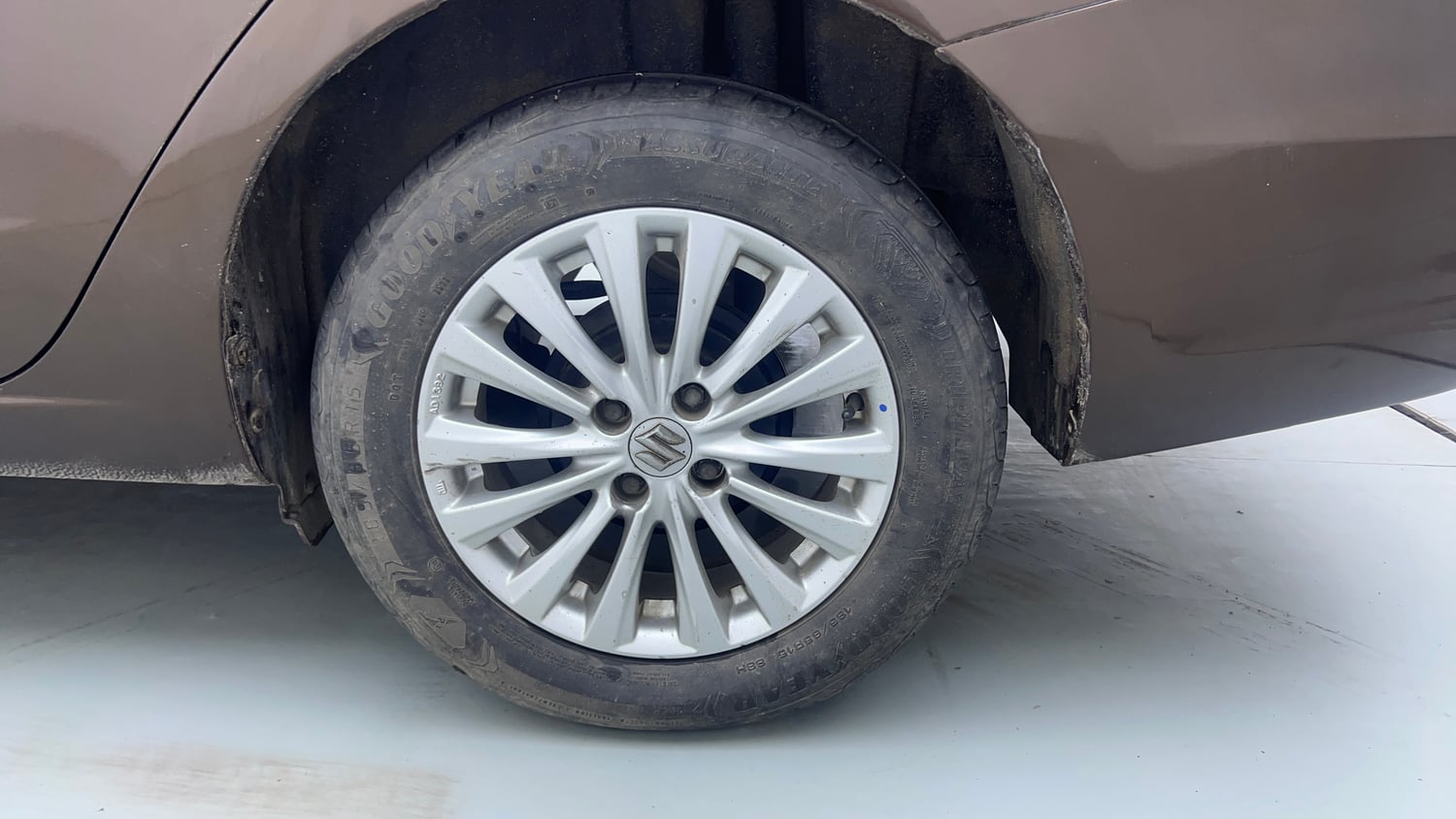 Used 2017 Maruti Suzuki Ciaz ZXi Petrol Manual tyres LEFT REAR TYRE RIM VIEW