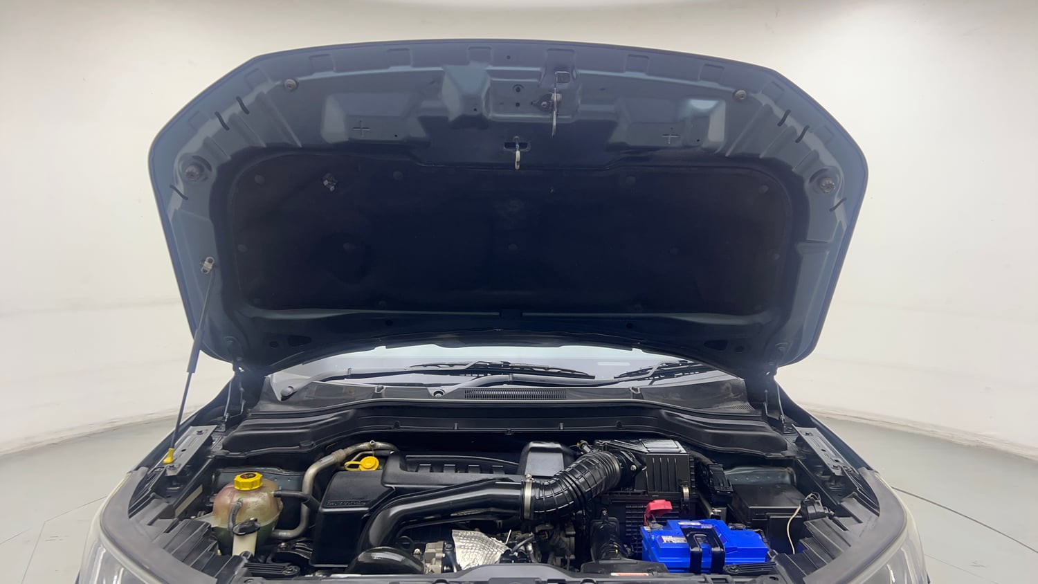 Used 2022 Mahindra XUV 300 W8 (O) 1.5 Diesel AMT Diesel Automatic engine ENGINE & BONNET OPEN FRONT VIEW