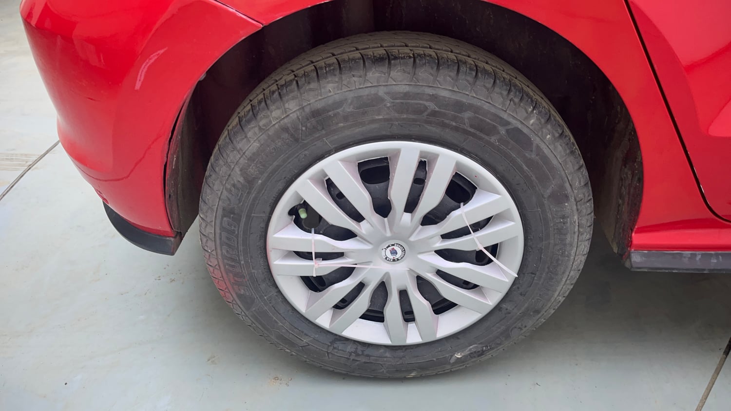 Used 2019 Volkswagen Polo Trendline 1.0L (P) Petrol Manual tyres RIGHT REAR TYRE RIM VIEW