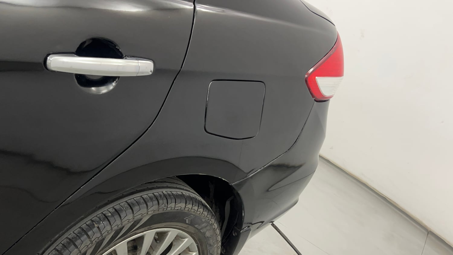Used 2016 Maruti Suzuki Ciaz ZXI+ AT Petrol Automatic dents MINOR SCRATCH