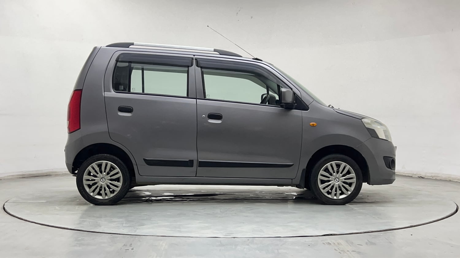 Used 2014 Maruti Suzuki Wagon R VXI Petrol Manual exterior RIGHT SIDE VIEW