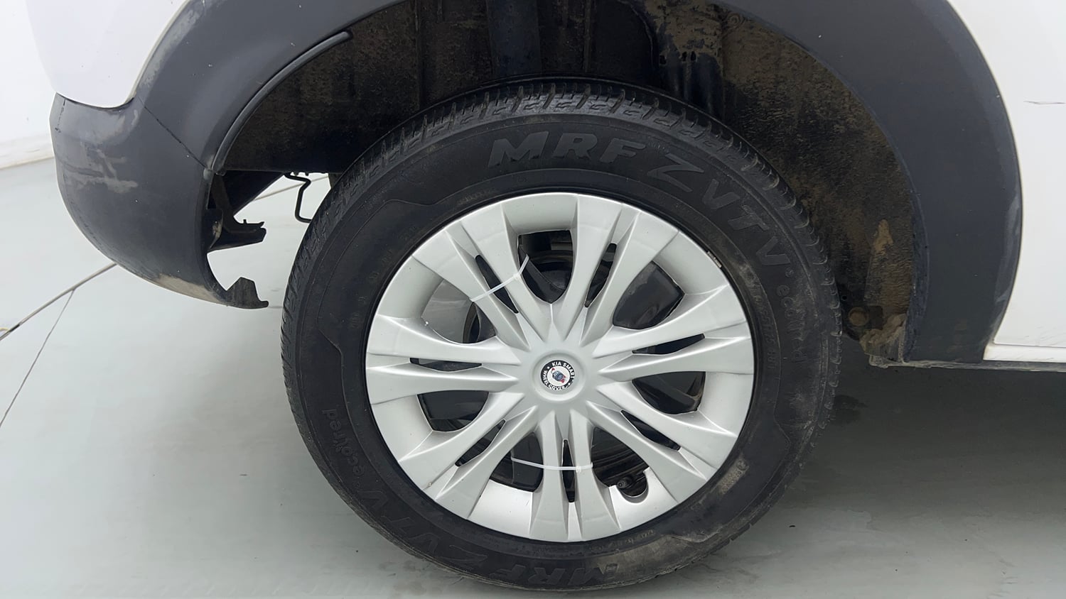 Used 2020 Renault Triber RXZ Petrol Manual tyres RIGHT REAR TYRE RIM VIEW