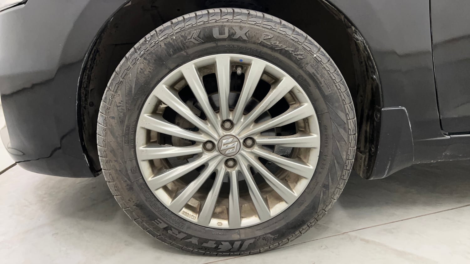 Used 2016 Maruti Suzuki Ciaz ZXI+ AT Petrol Automatic tyres LEFT FRONT TYRE RIM VIEW