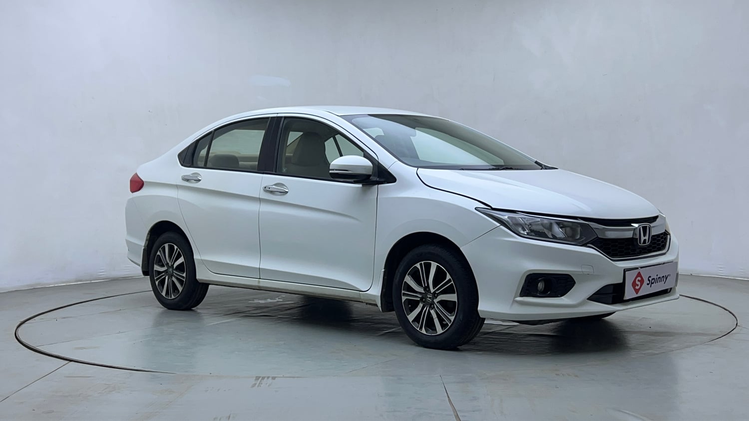 Used 2017 Honda City V Petrol Petrol Manual exterior RIGHT FRONT CORNER VIEW