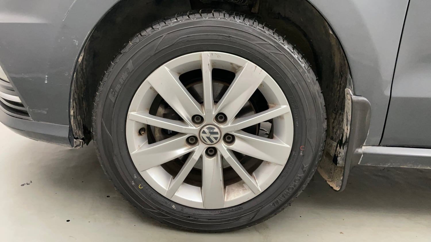 Used 2016 Volkswagen Ameo Highline1.2L (P) Petrol Manual tyres LEFT FRONT TYRE RIM VIEW