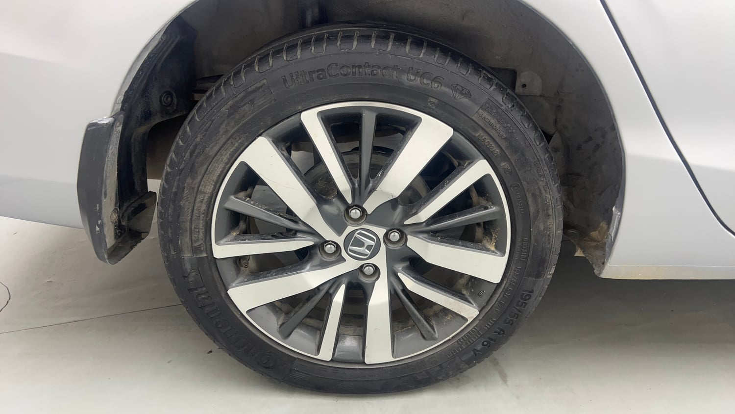 Used 2022 Honda City VX CVT Petrol Petrol Automatic tyres RIGHT REAR TYRE RIM VIEW