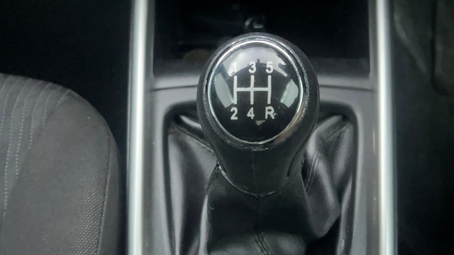 Used 2016 Maruti Suzuki Baleno Alpha 1.2 Petrol Manual interior GEAR  KNOB VIEW
