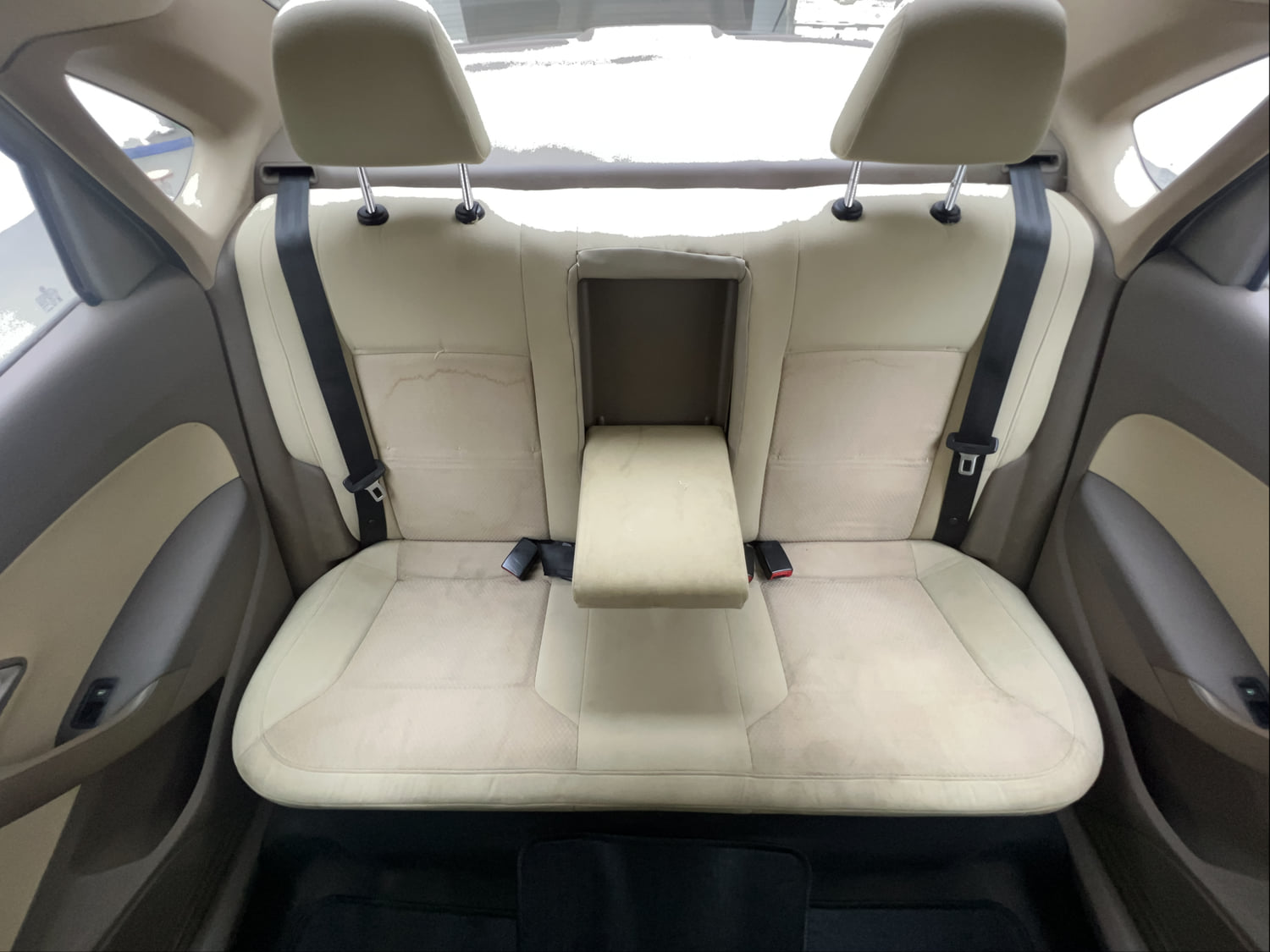 Used 2014 Skoda Rapid 1.6 MPI Ambition Plus Petrol Manual interior REAR SEAT CONDITION VIEW