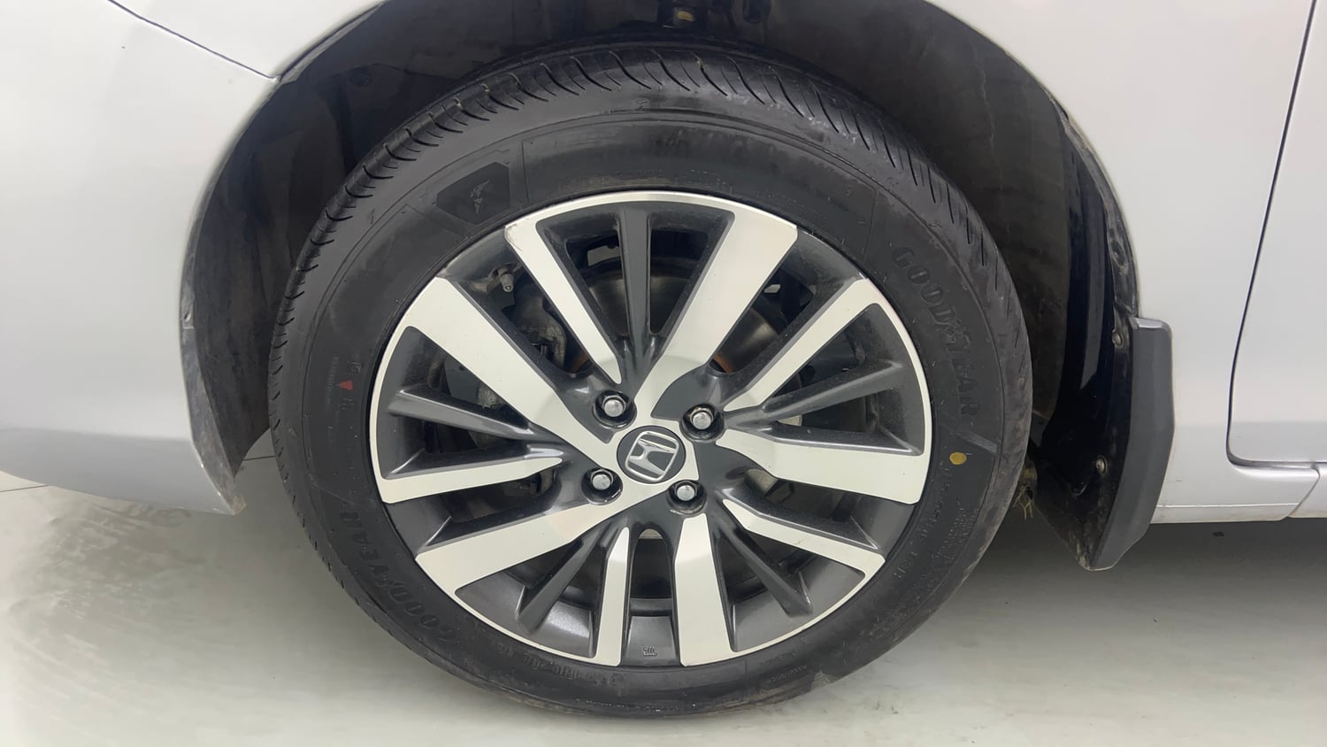 Used 2022 Honda City VX CVT Petrol Petrol Automatic tyres LEFT FRONT TYRE RIM VIEW