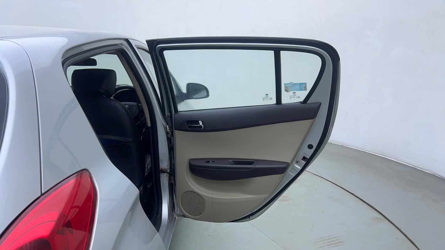 Used 2013 Hyundai i20 Magna 1.2 Petrol Manual interior RIGHT REAR DOOR OPEN VIEW