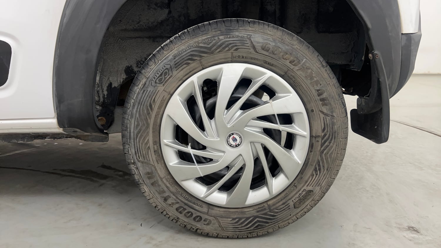 Used 2015 Renault Kwid RXT Petrol Manual tyres LEFT REAR TYRE RIM VIEW