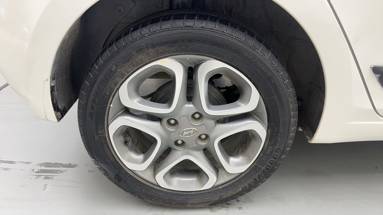 Used 2018 Hyundai Elite i20 Asta 1.2 (O) Petrol Manual tyres RIGHT REAR TYRE RIM VIEW