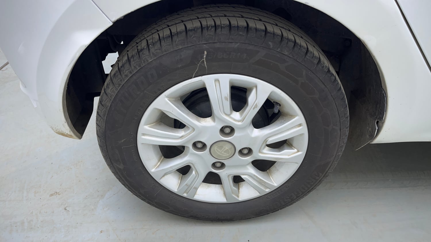 Used 2018 Tata Tiago Revotron XZ Petrol Manual tyres RIGHT REAR TYRE RIM VIEW