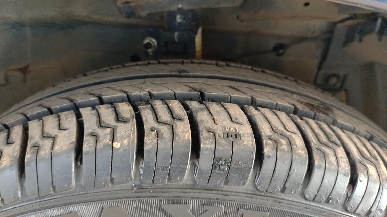 Used 2016 Maruti Suzuki Ertiga VXI Petrol Manual tyres RIGHT FRONT TYRE TREAD VIEW