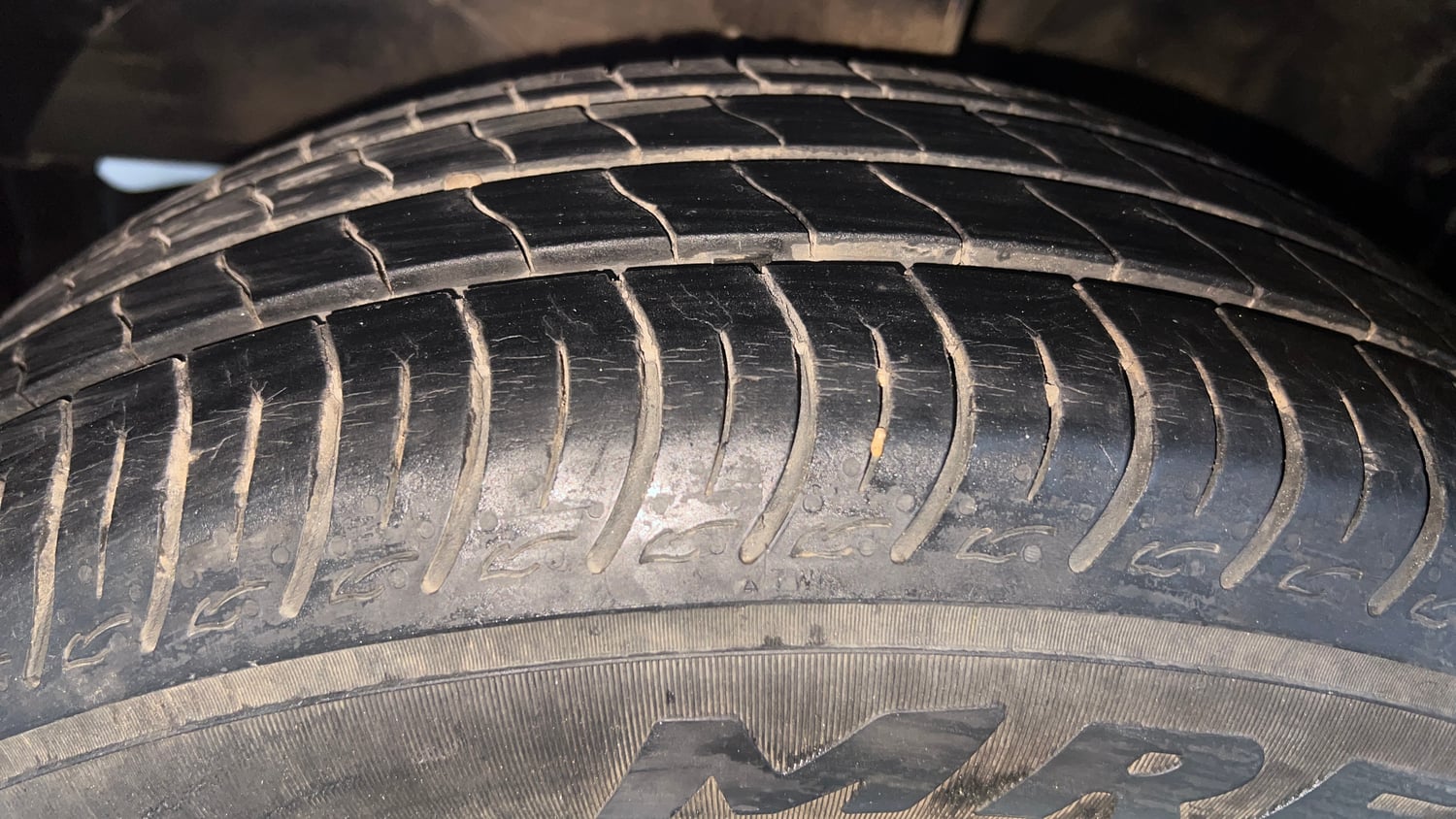 Used 2020 Maruti Suzuki Baleno Delta Petrol Manual tyres LEFT FRONT TYRE TREAD VIEW