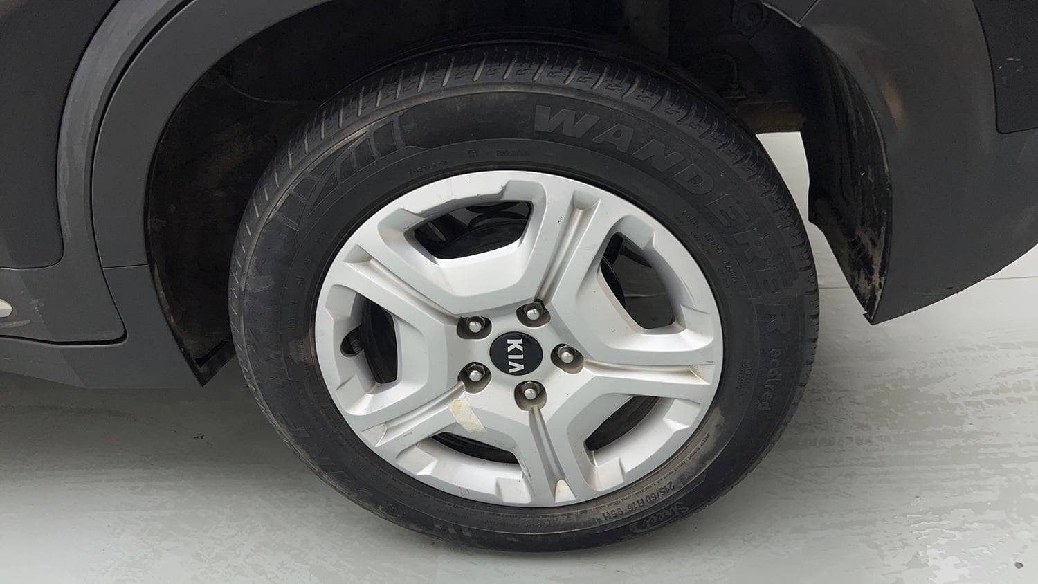 Used 2021 Kia Sonet HTX 1.0 iMT Petrol Manual tyres LEFT REAR TYRE RIM VIEW