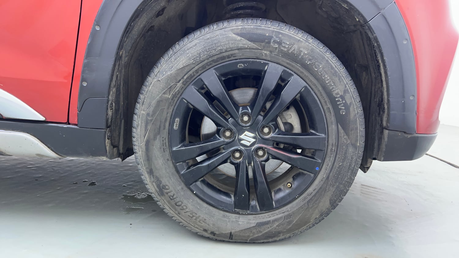 Used 2017 Volkswagen Ameo Highline Plus 1.5L AT (D)16 Alloy Diesel Automatic tyres RIGHT FRONT TYRE RIM VIEW