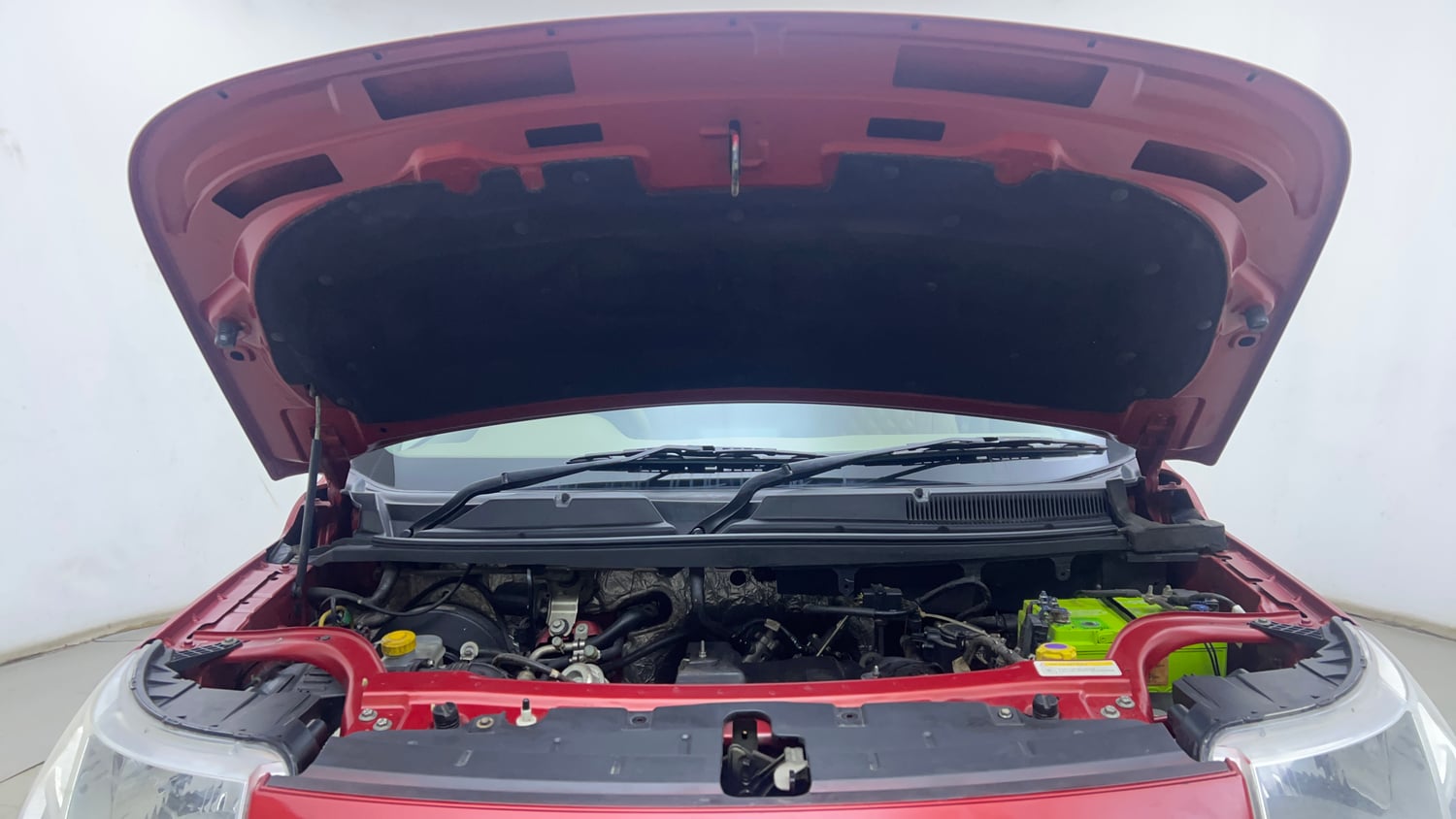 Used 2017 Mahindra TUV300 T8 mHAWK100 Diesel Manual engine ENGINE & BONNET OPEN FRONT VIEW