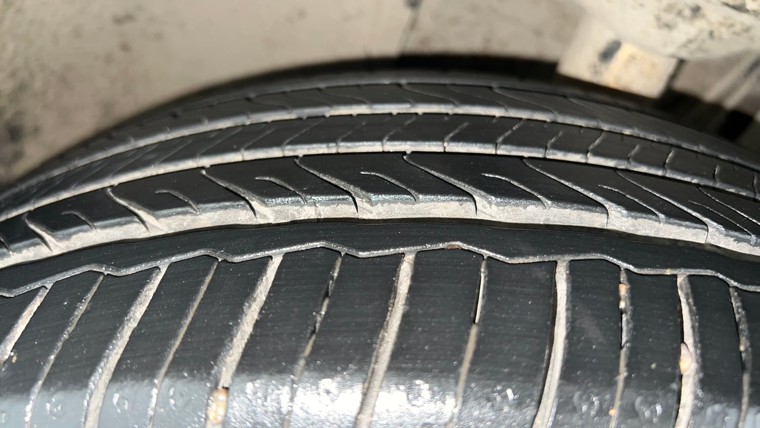 Used 2022 Skoda Slavia Style 1.5L TSI MT Petrol Manual tyres LEFT FRONT TYRE TREAD VIEW