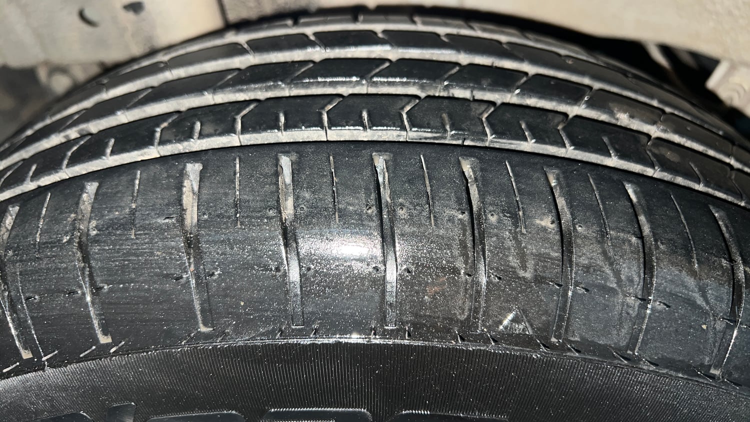 Used 2017 Mahindra KUV100 K6 6 STR Petrol Manual tyres RIGHT REAR TYRE TREAD VIEW