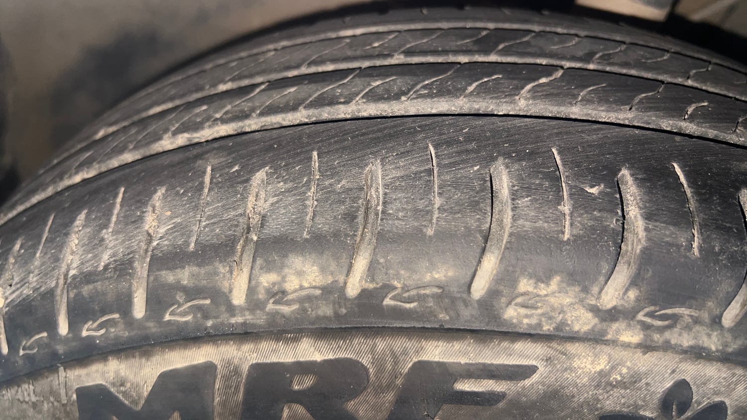 Used 2024 Tata Altroz XT Petrol Petrol Manual tyres LEFT FRONT TYRE TREAD VIEW