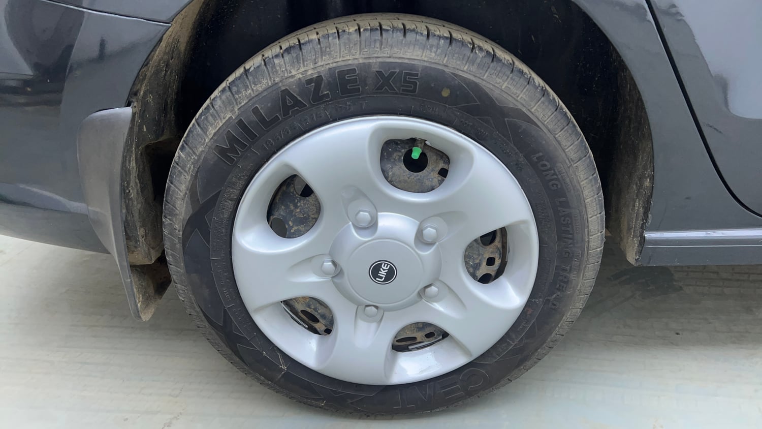 Used 2020 Skoda Rapid Active 1.6 MPI Petrol Manual tyres RIGHT REAR TYRE RIM VIEW