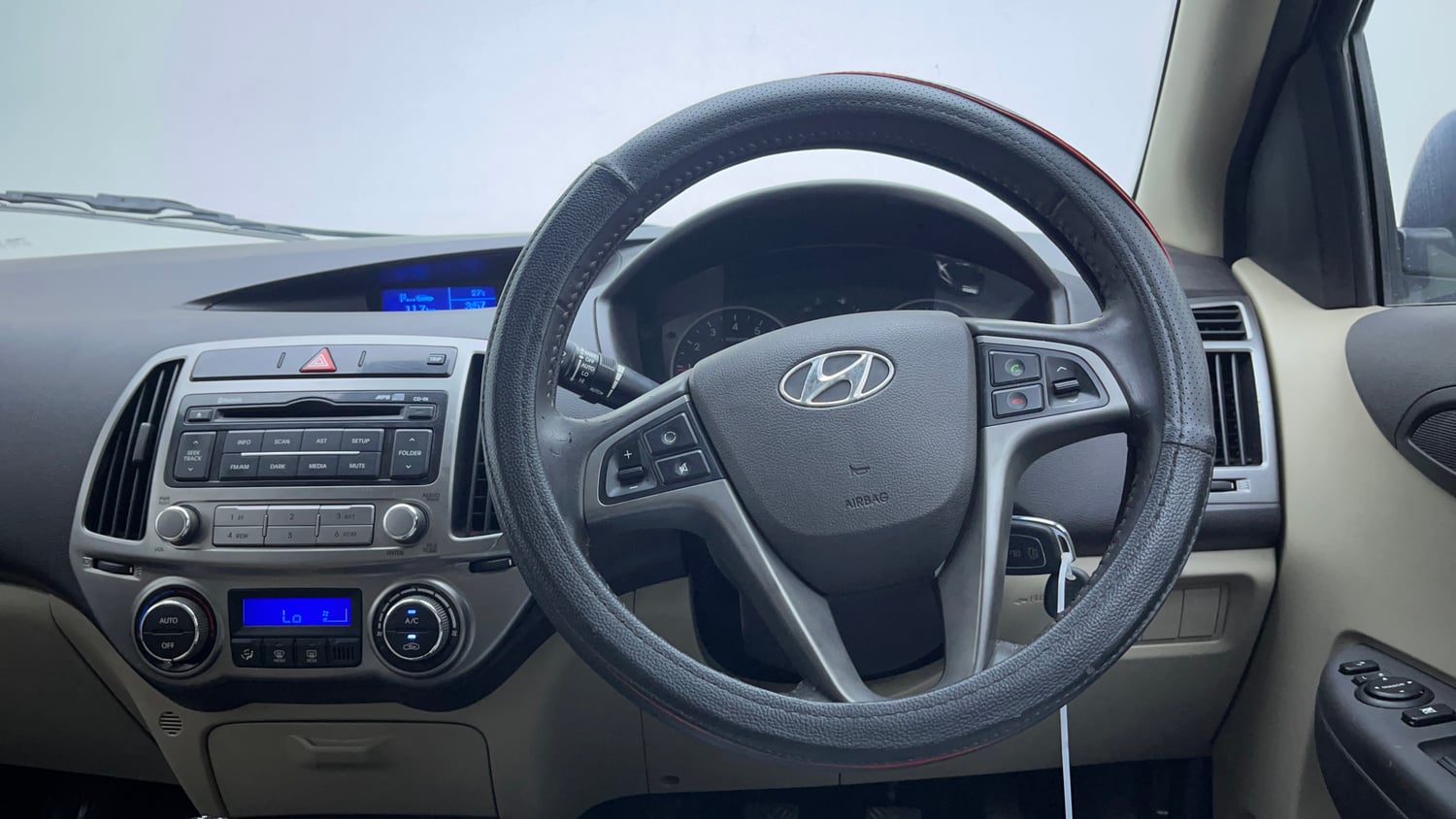 Used 2013 Hyundai i20 Sportz 1.2 Petrol Manual interior STEERING VIEW