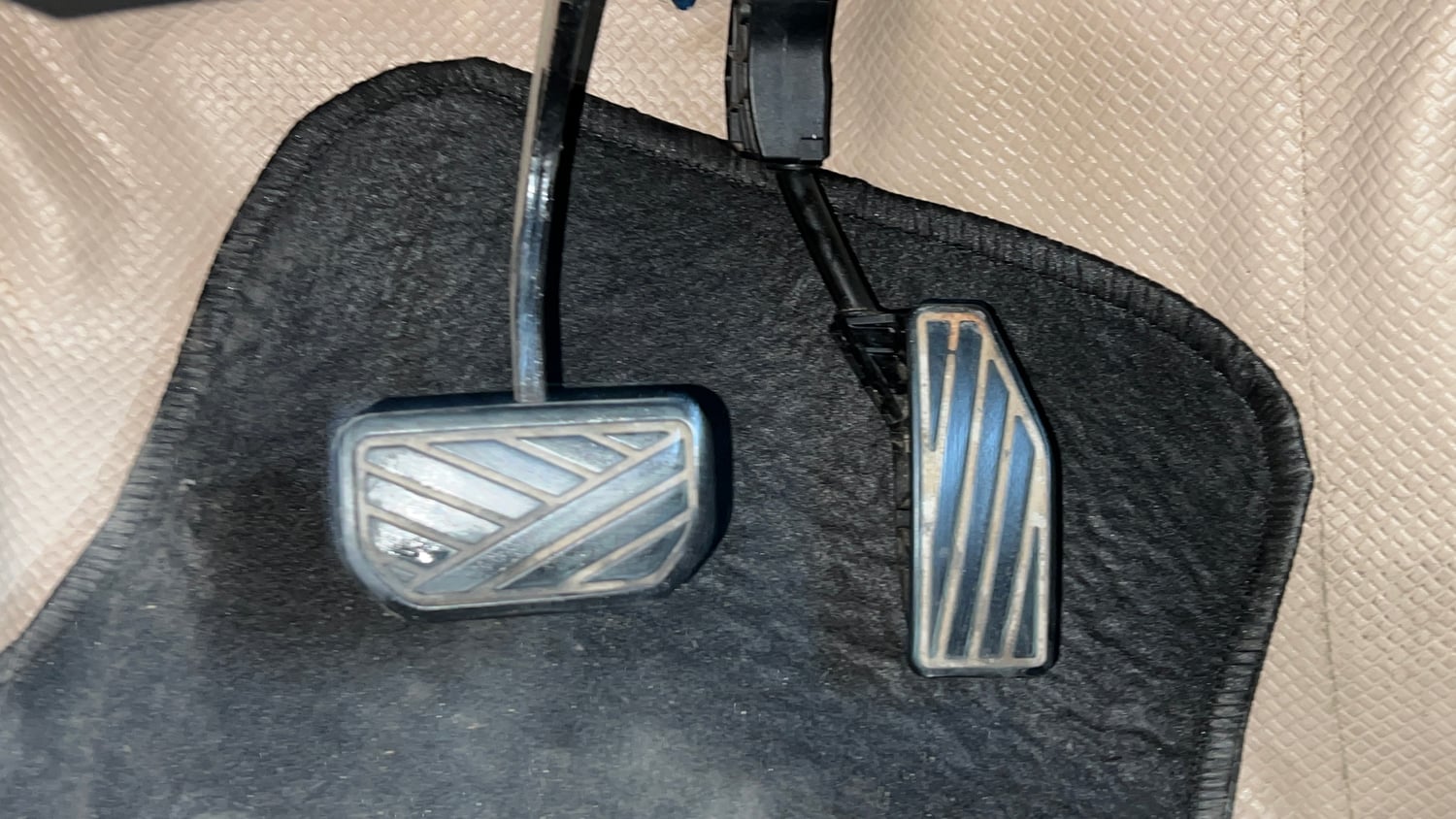 Used 2021 Maruti Suzuki XL6 Zeta AT Petrol Petrol Automatic interior PEDALS VIEW
