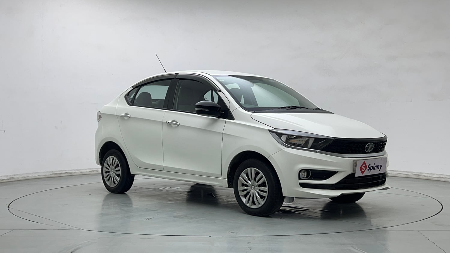 Used 2022 Tata Tigor XZ CNG Cng Manual exterior RIGHT FRONT CORNER VIEW