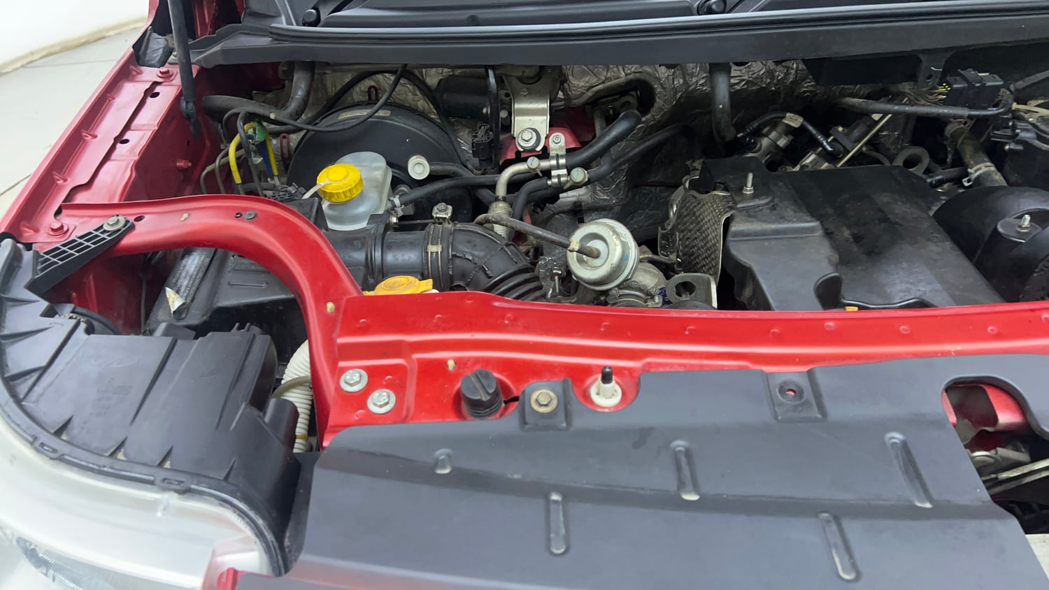 Used 2017 Mahindra TUV300 T8 mHAWK100 Diesel Manual engine ENGINE RIGHT SIDE VIEW