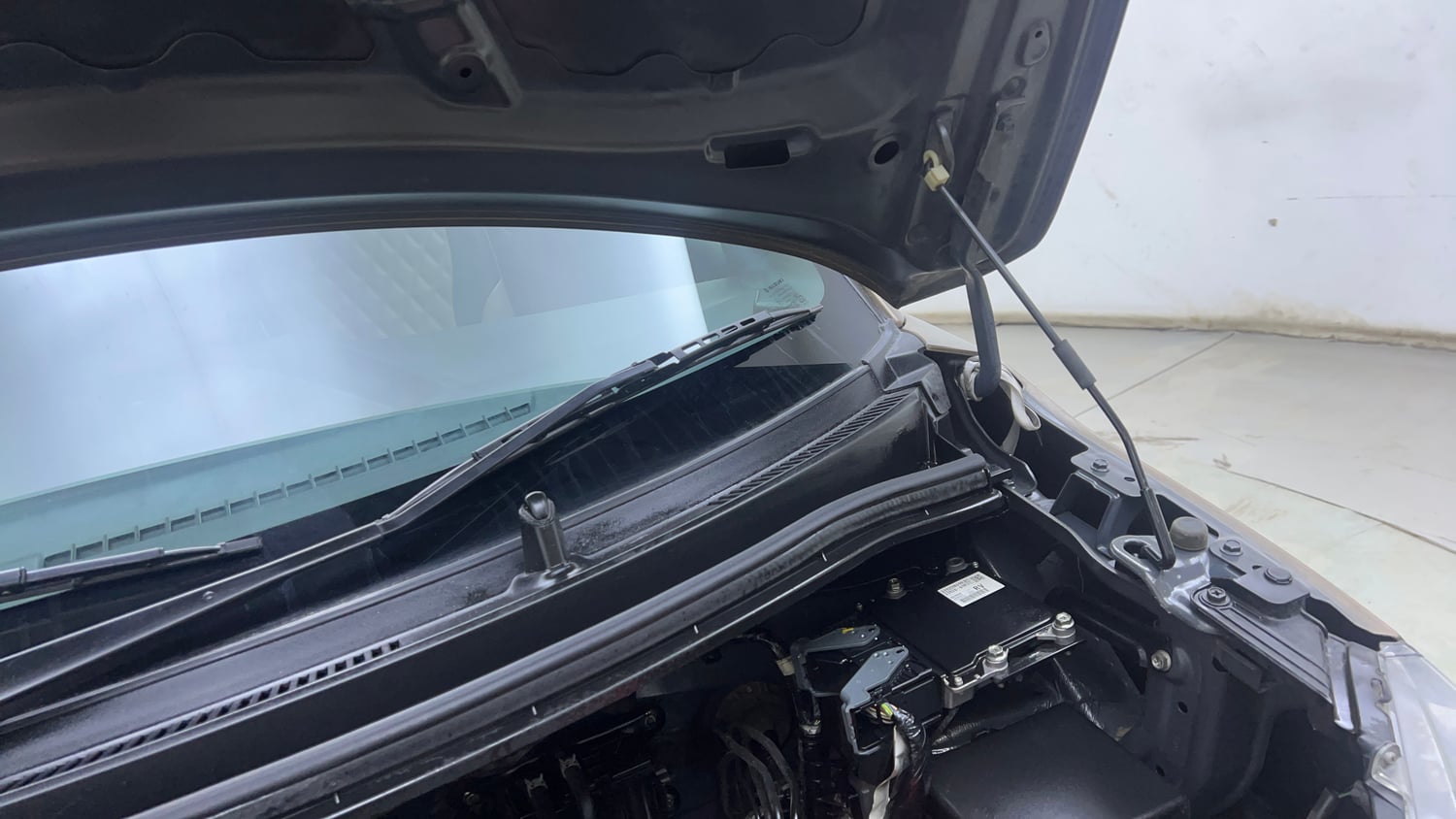 Used 2021 Maruti Suzuki Wagon R 1.0 VXi 1.0 Petrol Manual engine ENGINE LEFT SIDE HINGE & APRON VIEW