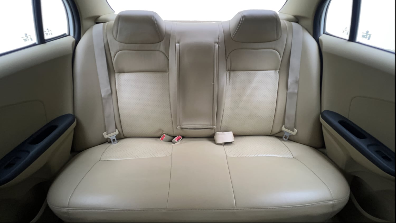 Used 2014 Honda Amaze 1.2 S i-VTEC Petrol Manual interior REAR SEAT CONDITION VIEW