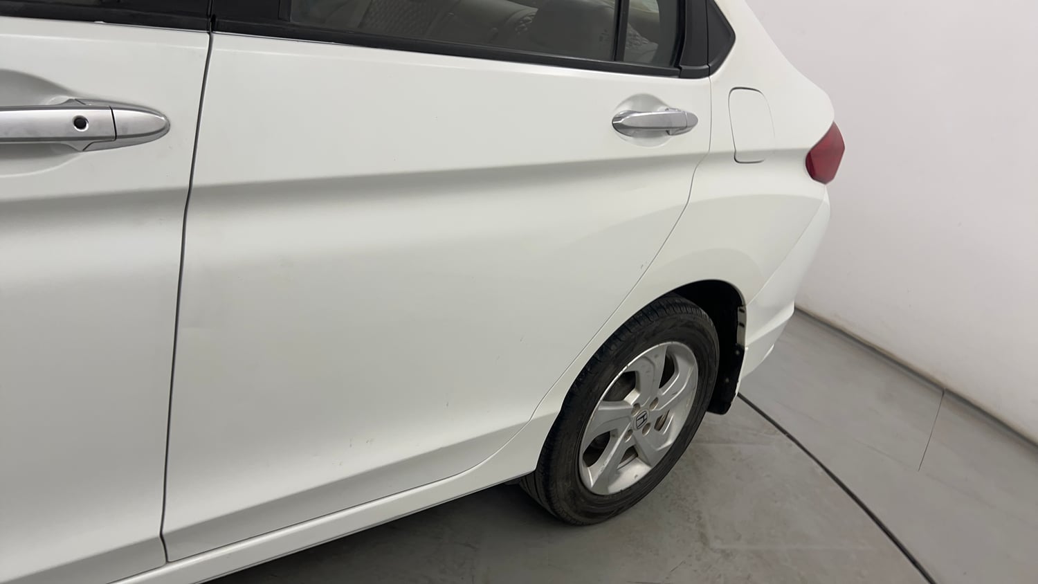 Used 2016 Honda City VX CVT Petrol Automatic dents MINOR SCRATCH