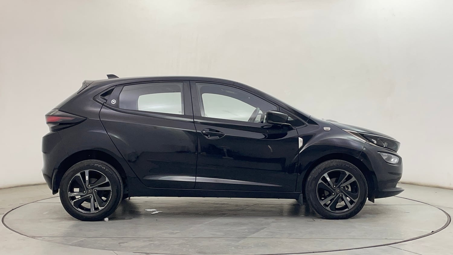 Used 2023 Tata Altroz XZA Plus (S) Dark Edition Petrol Automatic exterior RIGHT SIDE VIEW