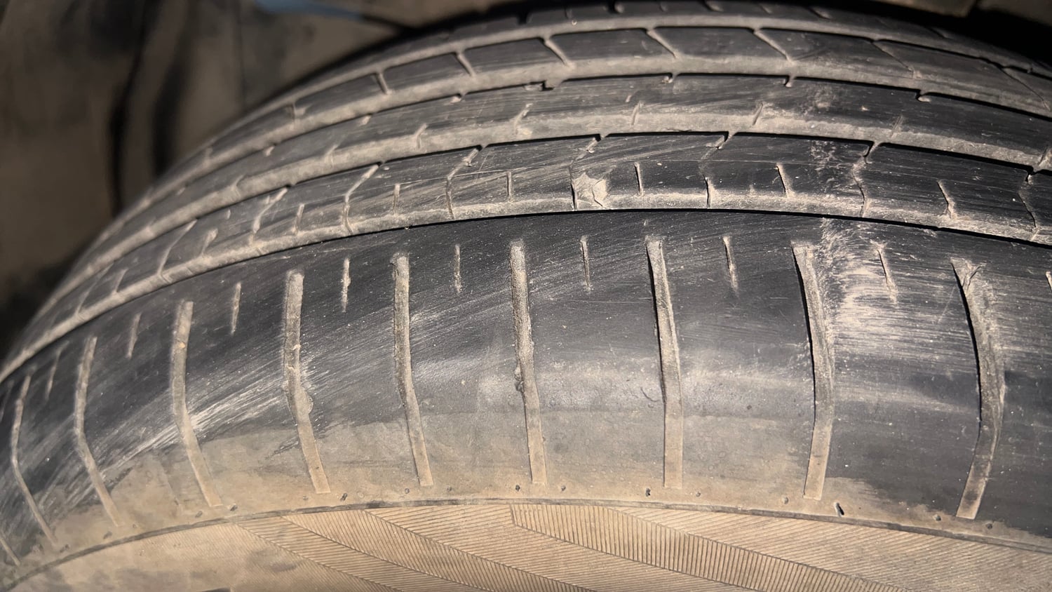 Used 2019 Maruti Suzuki XL6 Alpha MT Petrol Petrol Manual tyres LEFT FRONT TYRE TREAD VIEW