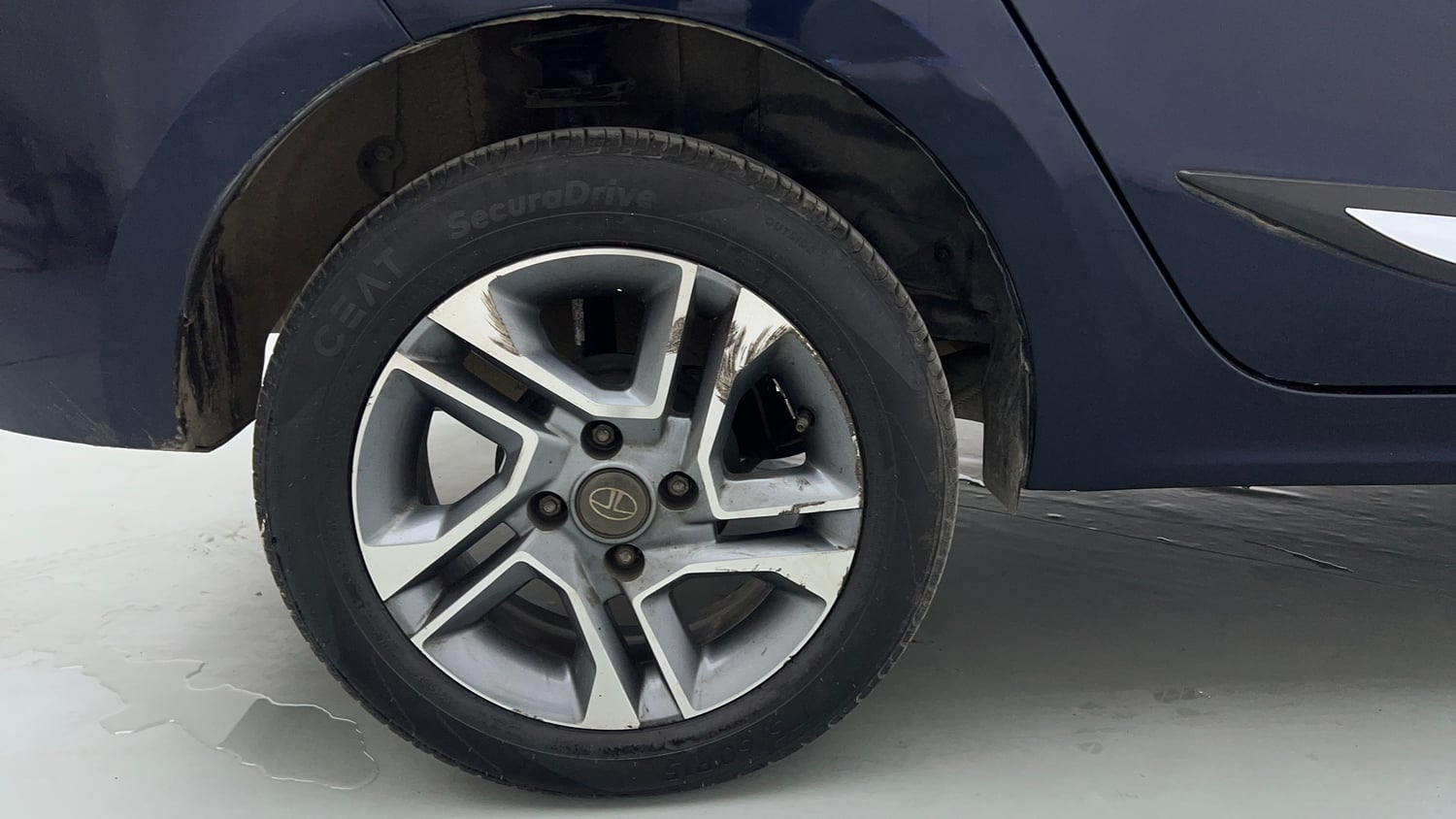 Used 2023 Tata Tigor XZA Plus Petrol Automatic tyres RIGHT REAR TYRE RIM VIEW