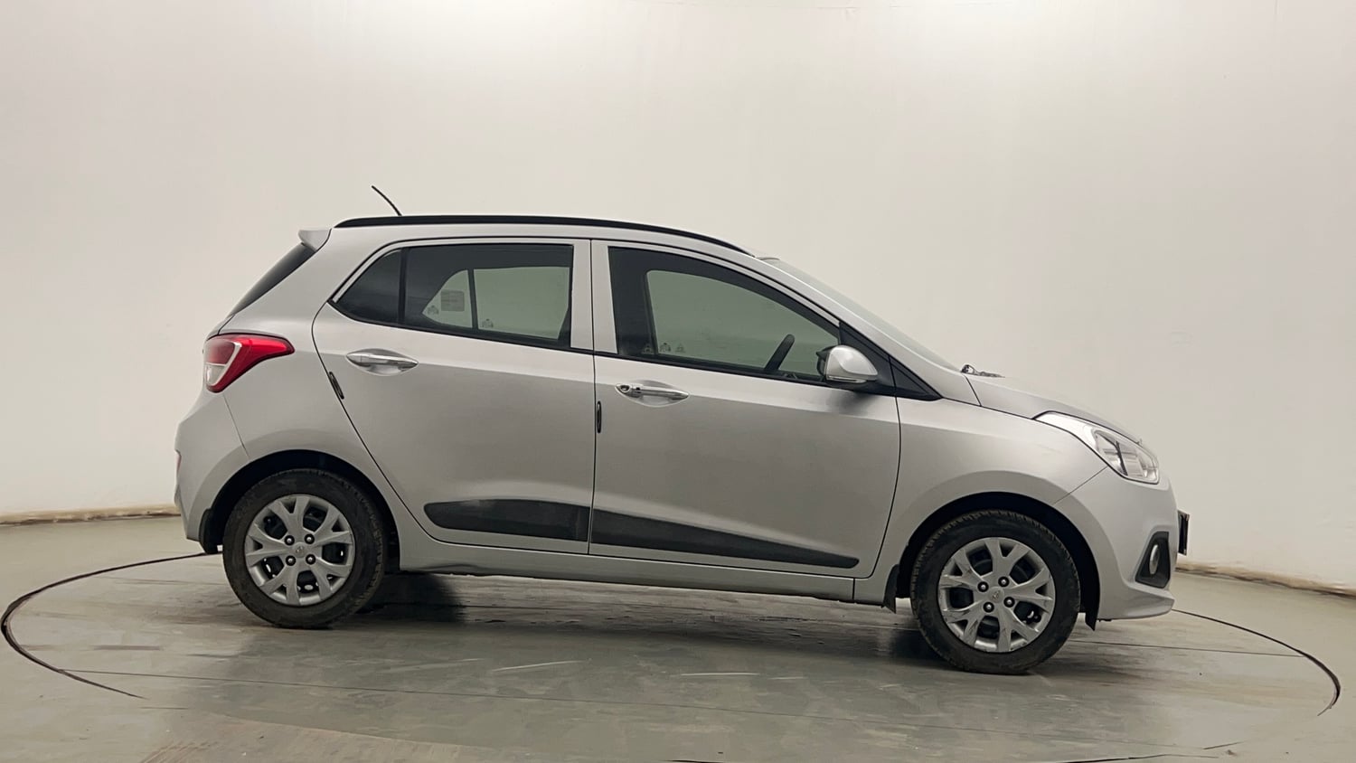 Used 2014 Hyundai Grand i10 Sportz 1.2 Kappa VTVT Petrol Manual exterior RIGHT SIDE VIEW