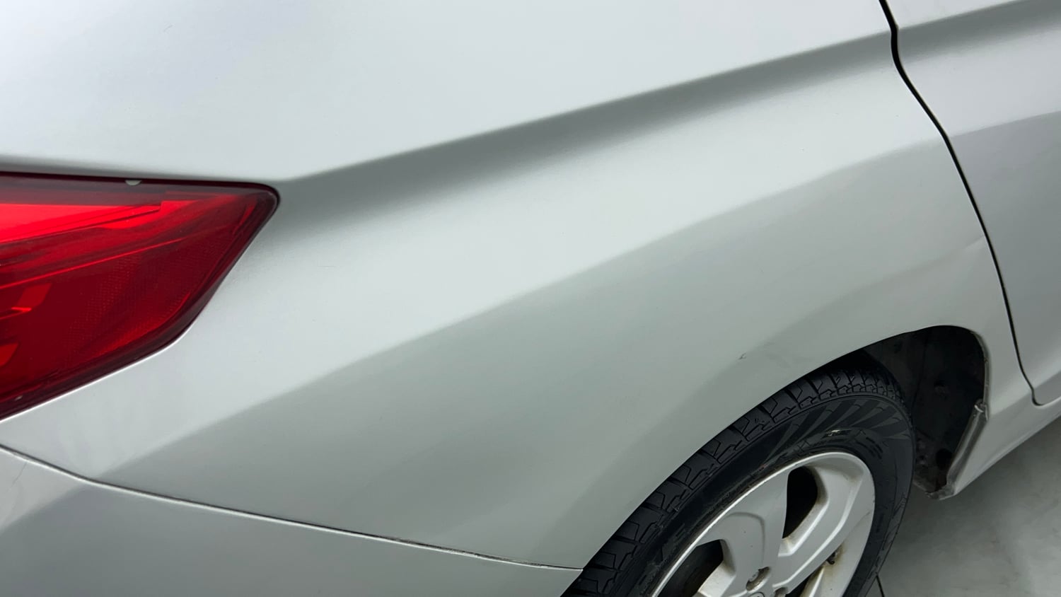 Used 2016 Honda City V Petrol Manual dents MINOR SCRATCH