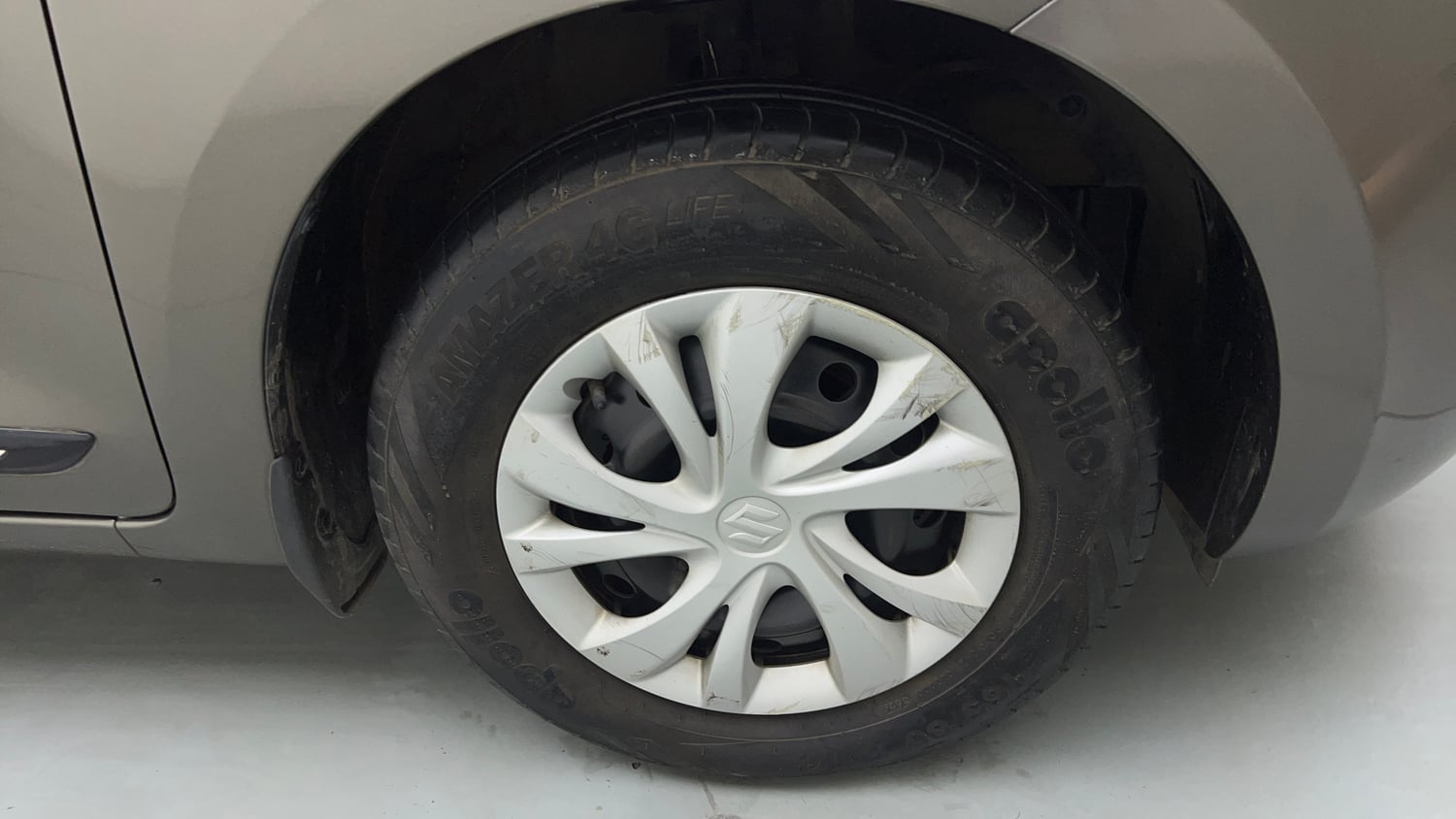 Used 2018 Maruti Suzuki Swift VXi Petrol Manual tyres RIGHT FRONT TYRE RIM VIEW
