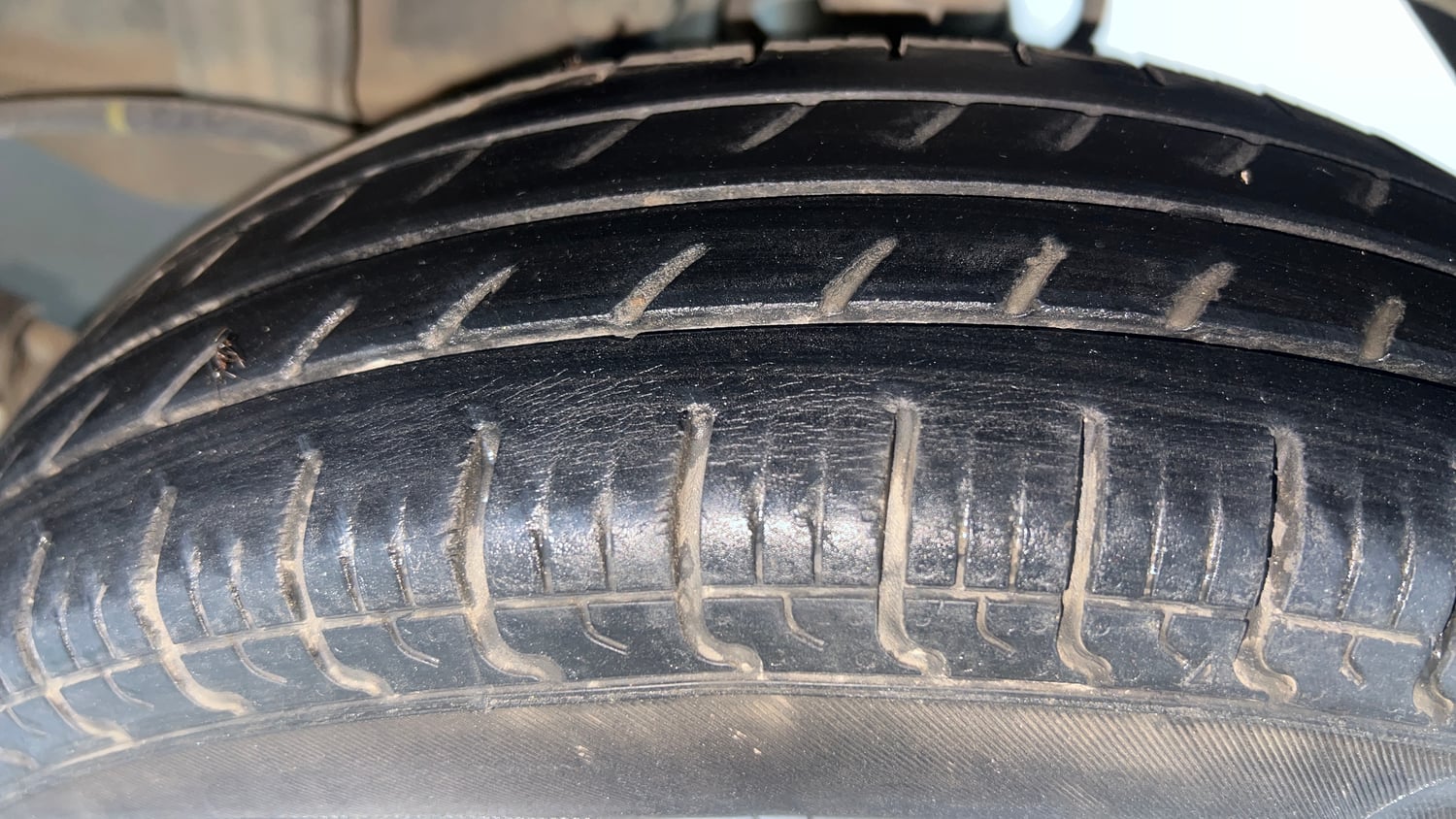 Used 2016 Maruti Suzuki Alto 800 LXi Petrol Manual tyres LEFT REAR TYRE TREAD VIEW