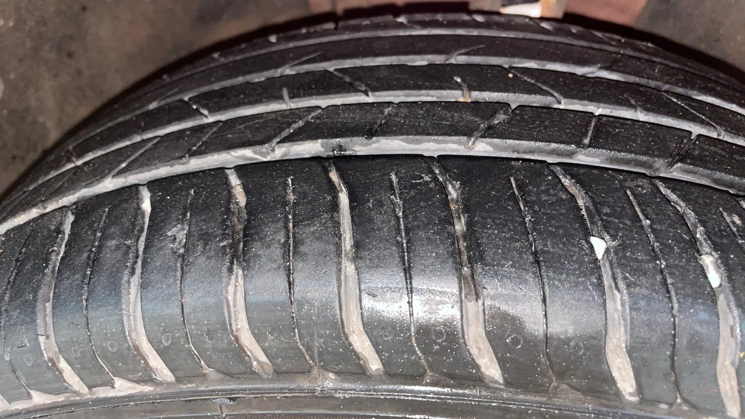 Used 2022 Volkswagen Virtus Topline 1.0 TSI MT Petrol Manual tyres RIGHT FRONT TYRE TREAD VIEW