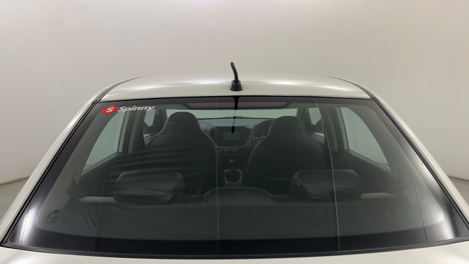 Used 2015 Hyundai Xcent Base 1.2 Petrol Manual exterior BACK WINDSHIELD VIEW