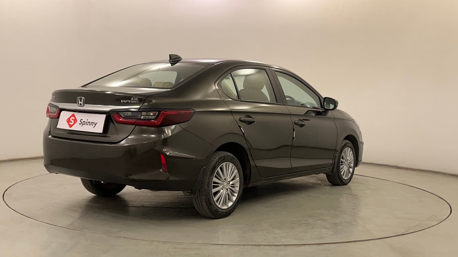 Used 2021 Honda City V CVT Petrol Petrol Automatic exterior RIGHT REAR CORNER VIEW