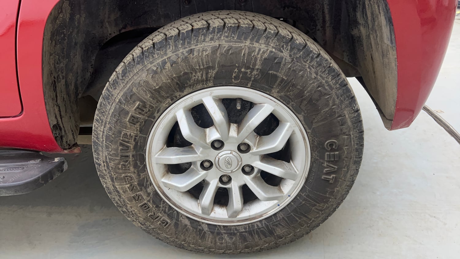 Used 2017 Mahindra TUV300 T8 mHAWK100 Diesel Manual tyres LEFT REAR TYRE RIM VIEW